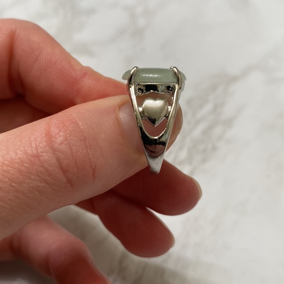 Jade Ring with Heart Detailing - Picture 3 of 4